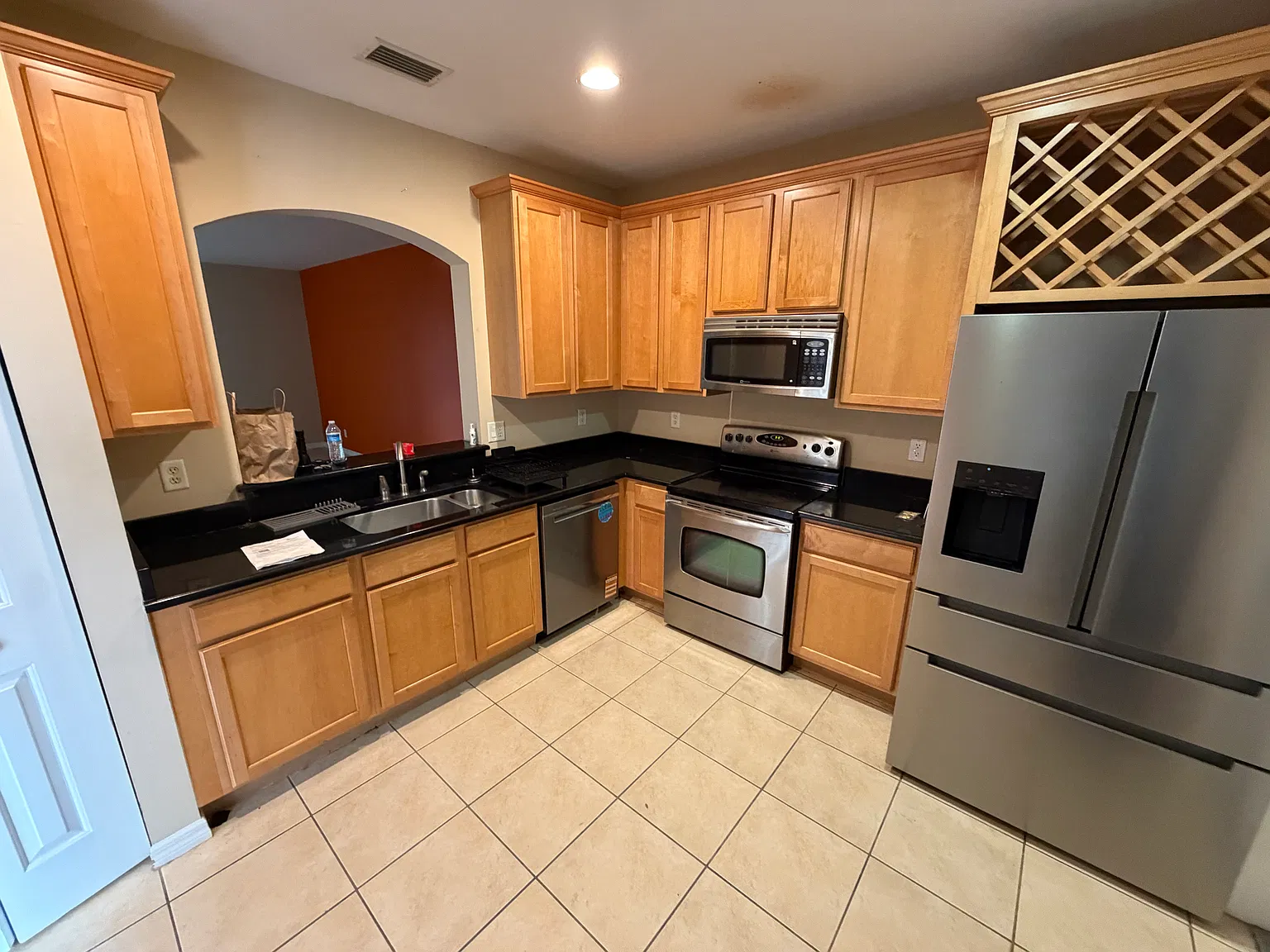 3 bed, 1611 sqft, $1,850 — Photo 2