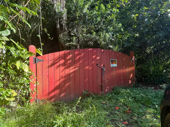 4200 Waha Rd, Kalaheo, HI 96741