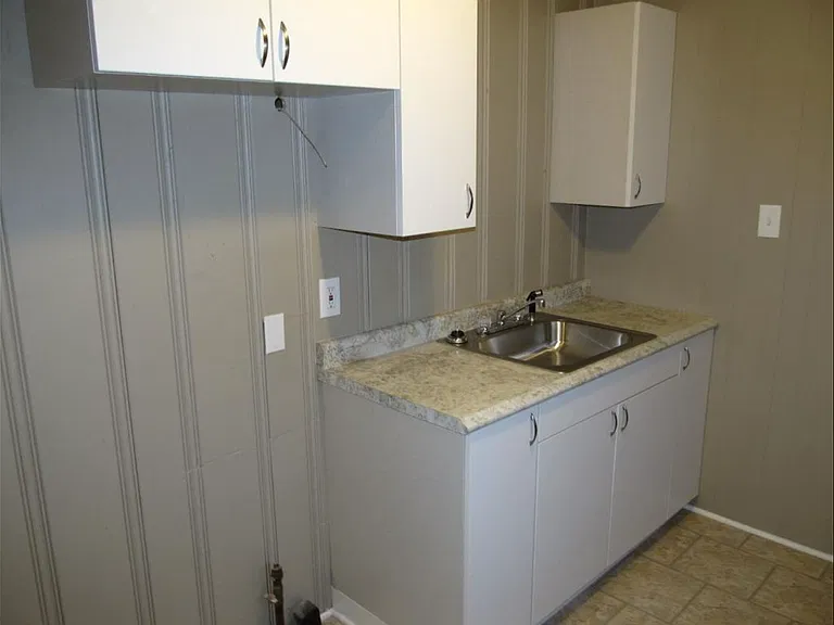 10706 Hickman Mills Dr — Photo 6