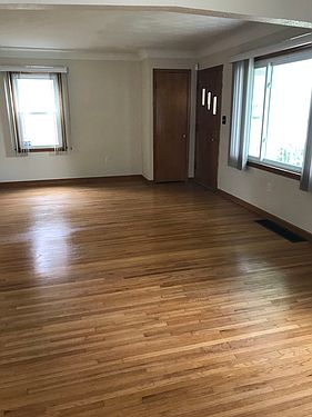 3rd image of 308 Majestic Dr