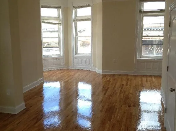 3358 N Sheffield Ave, Chicago, IL