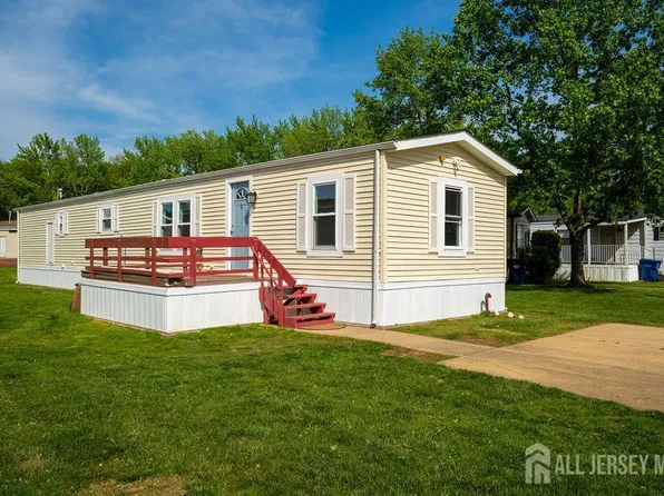 7 Deerbrook Blvd, North Brunswick, NJ 08902