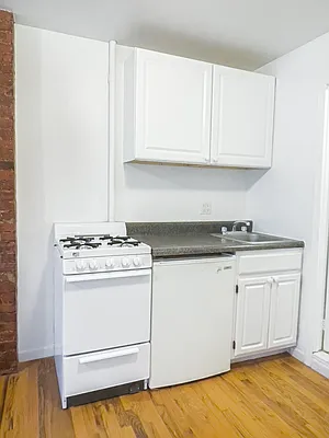 Rented by City Connections Realty | media 4