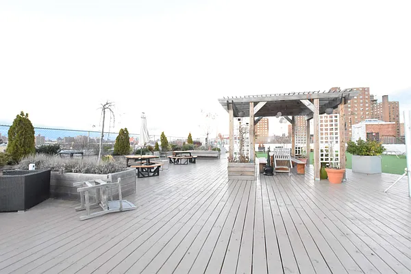 Rented by Clove Realty LLC | media 12