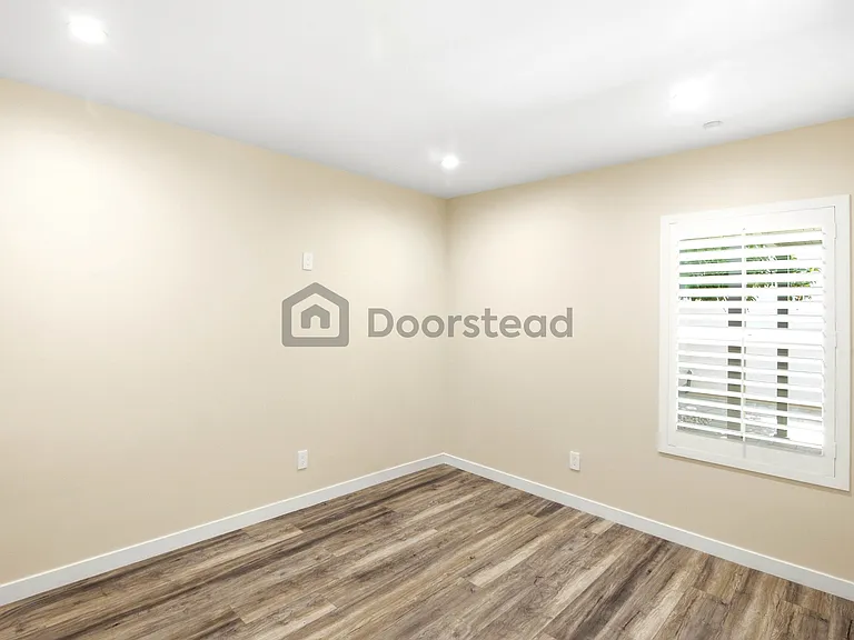 7414 Lasaine Ave — Photo 19