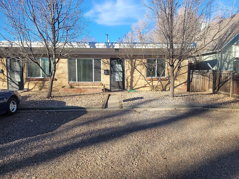 1025 Brentwood St — Photo 2