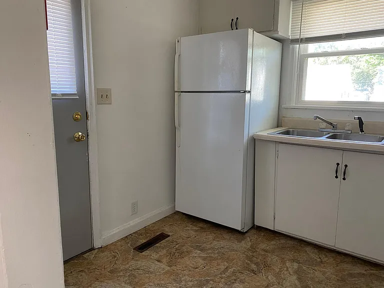 2610 Jackson St — Photo 6