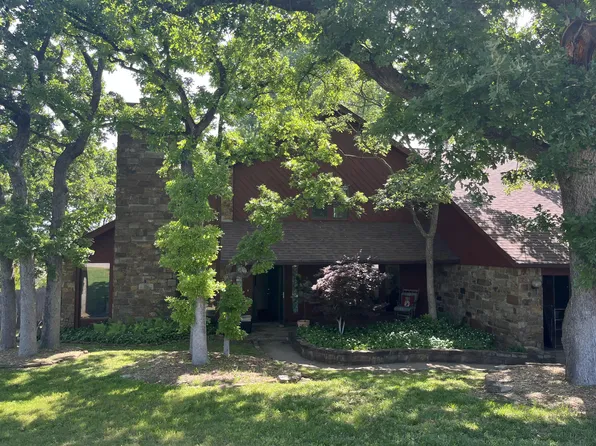 2004 Woodland Rd, Edmond, OK 73013