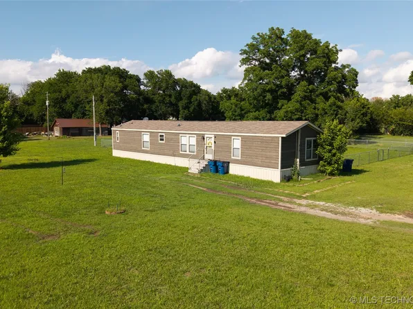 210 E Edens Ave, Copan, OK 74022