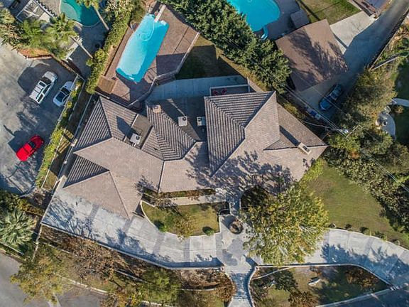 3rd image of 4013 Country Club Dr