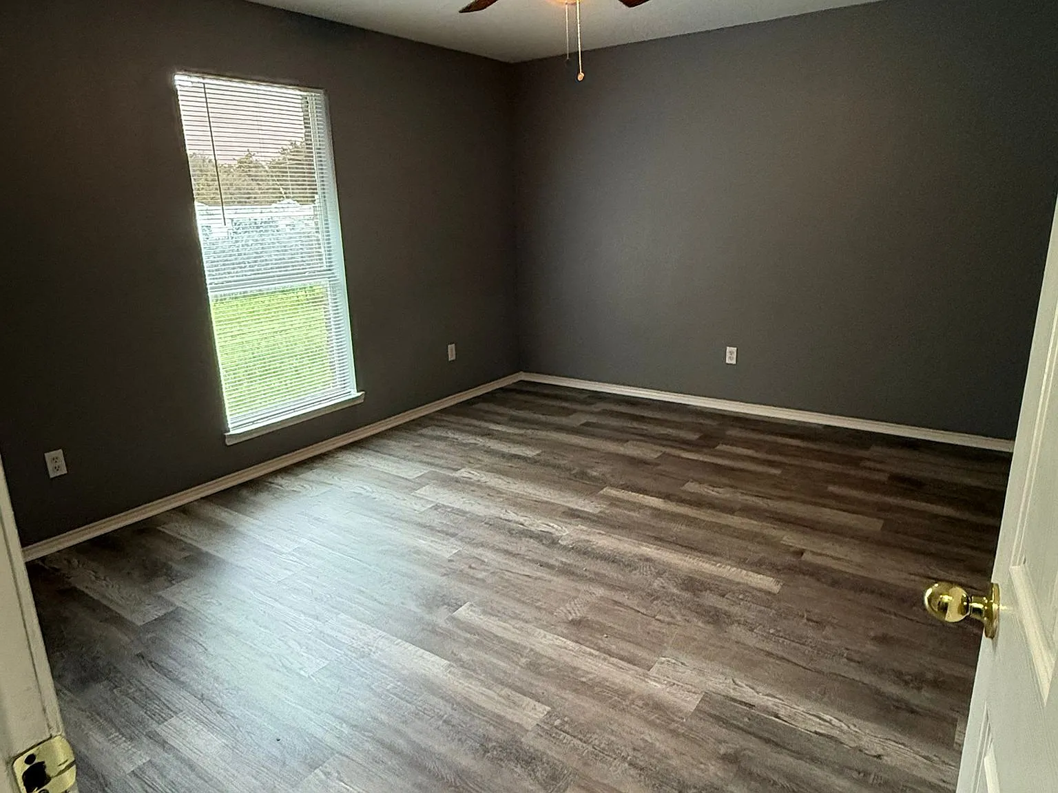 3 bed, 1200 sqft, $1,550 — Photo 1