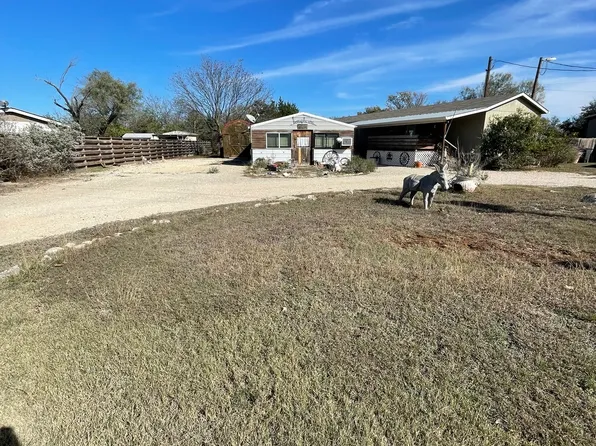 449 Mountain View, Bandera, TX 78003