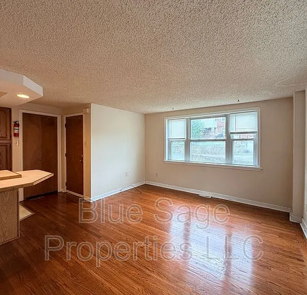 4419 Rosemont Ave #1 — Photo 4