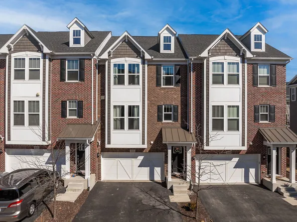 906 Coletta Cir, Naperville, IL 60563