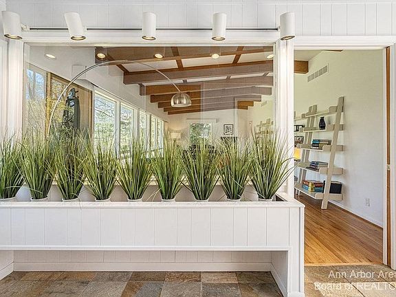 5th image of 3053 Geddes Ave