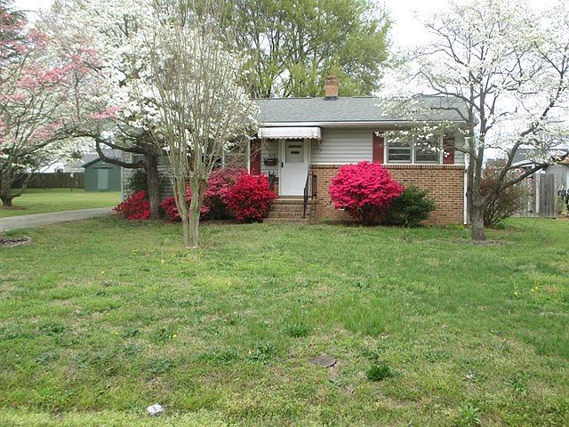 1st image of 712 E 12th St