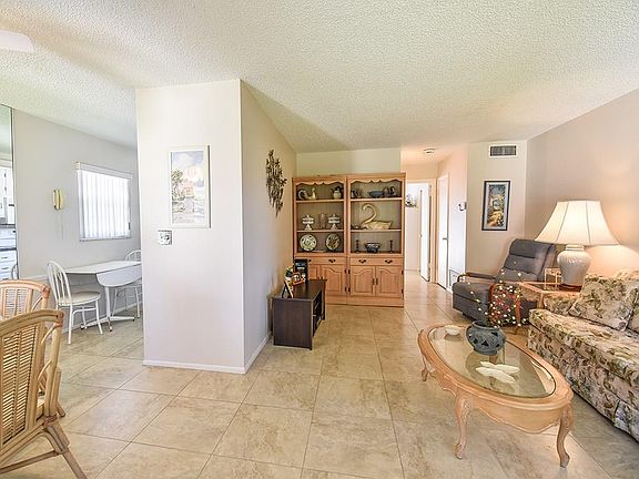 4th image of 47 Woodland Dr