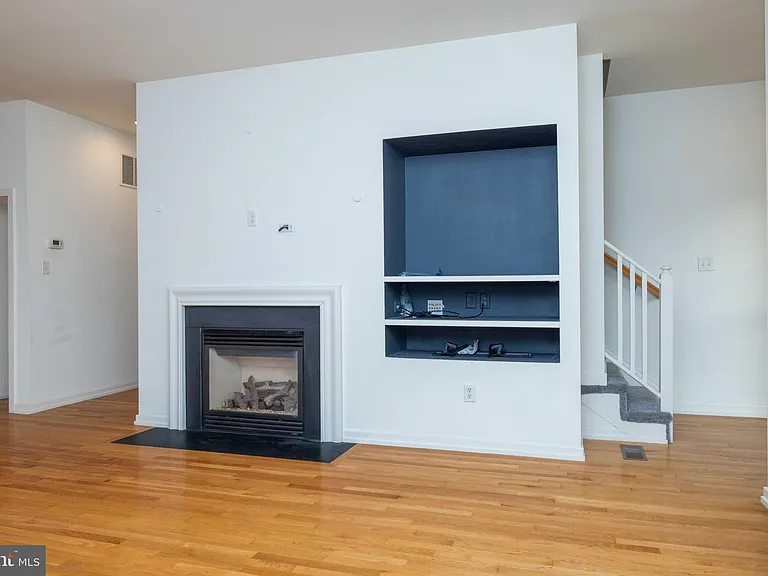 156 Christina Landing Dr — Photo 17