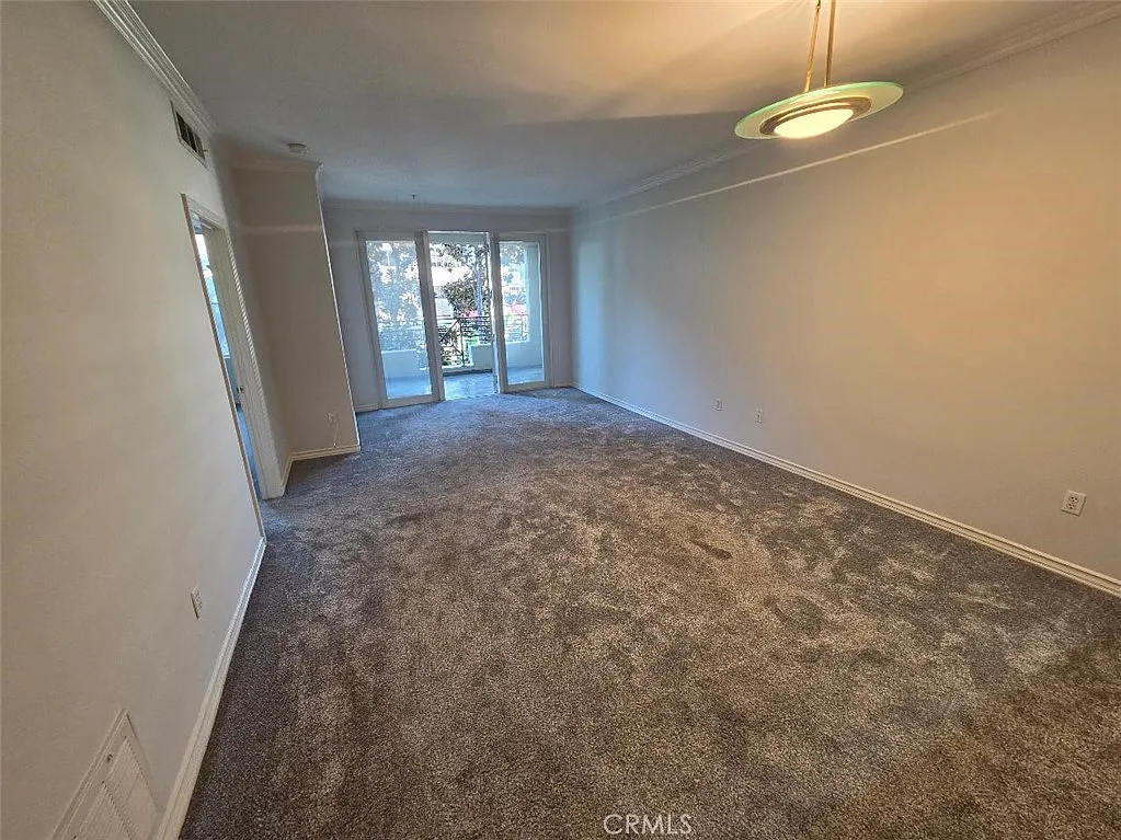 1 bed, 952 sqft, $2,595 — Photo 3