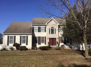 61 Dahmer Rd, Somerset, NJ 08873
