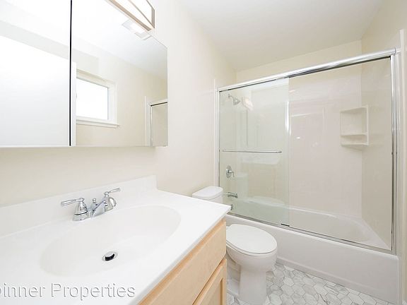 5th image of 312 Catalpa St APT 5