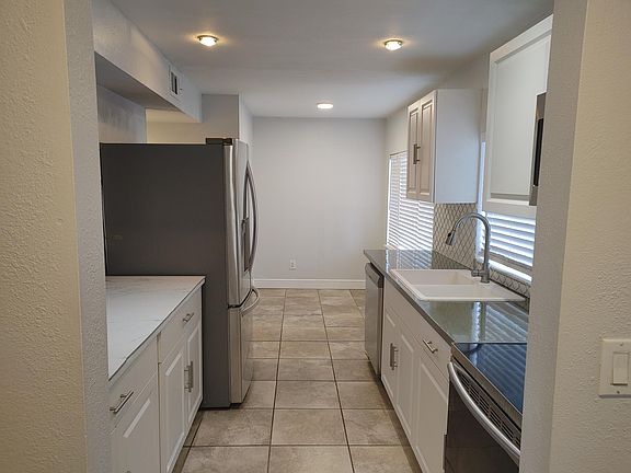 3rd image of 6321 Newtown Cir APT A1