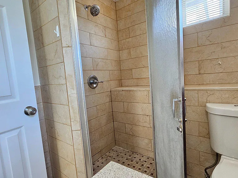 130 Rockland Ave — Photo 9