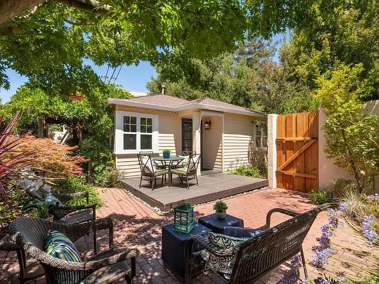412 Pepper Ave — Photo 1