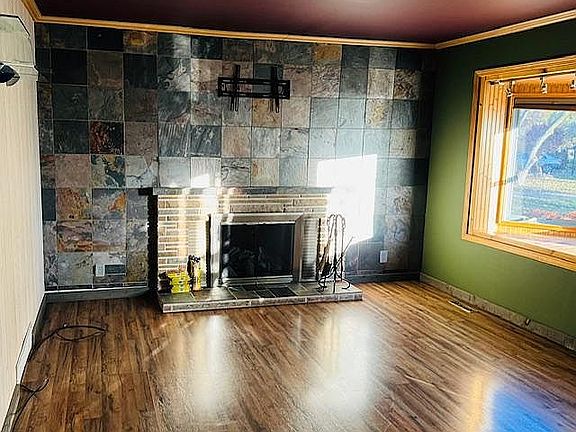 Living room with Fireplace