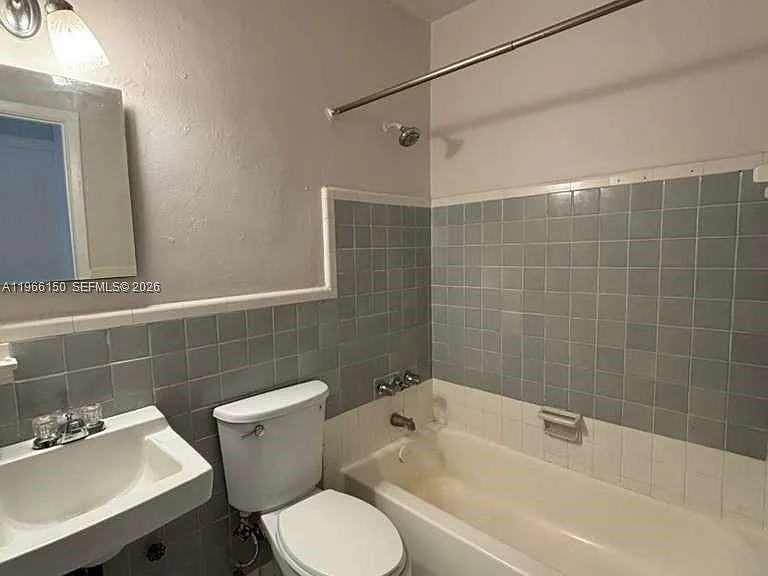 301 Sharar Ave #4 — Photo 9