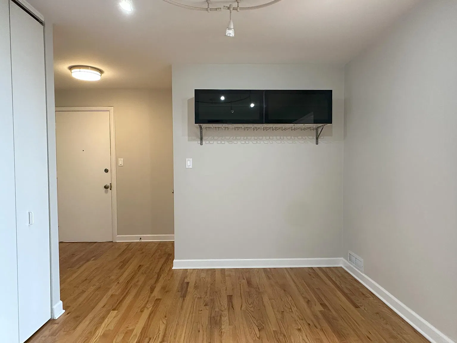 2361 N California Ave — Photo 3