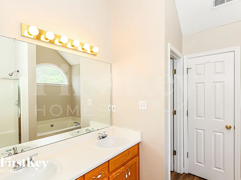 83 Huntington Ct — Photo 14