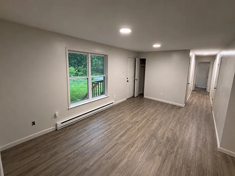 34 Maple Ave N — Photo 9