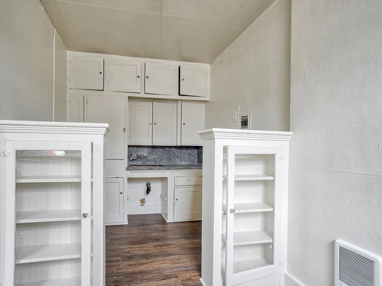 Warnell Apartments! — Photo 3