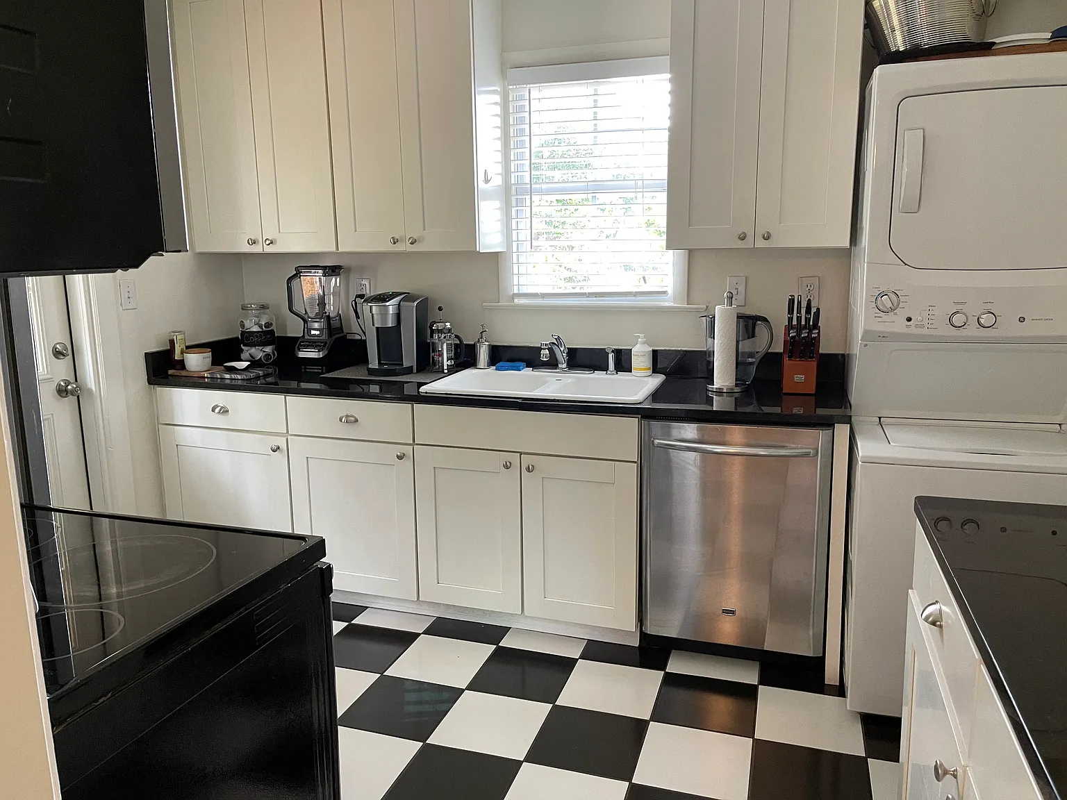 3 bed, 1184 sqft, $1,950 — Photo 2