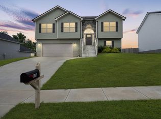 869 Rushing Dr, Clarksville, TN 37042