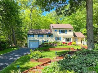 18 W Lyons St, Melville, NY 11747