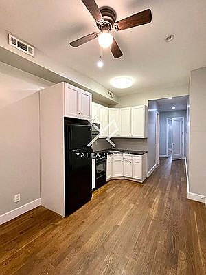 5th image of 787 Hart St APT 1R