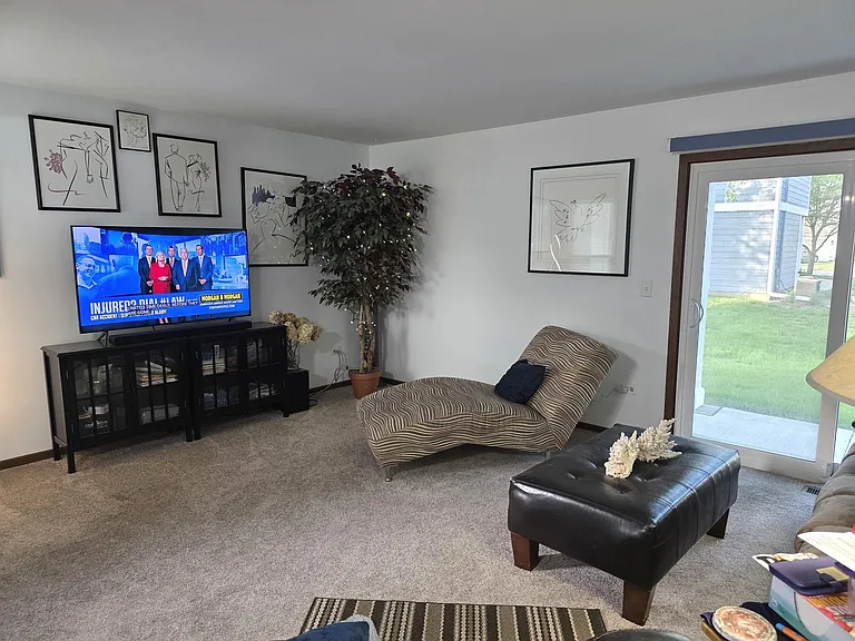 951 Glouchester Cir #0 — Photo 4