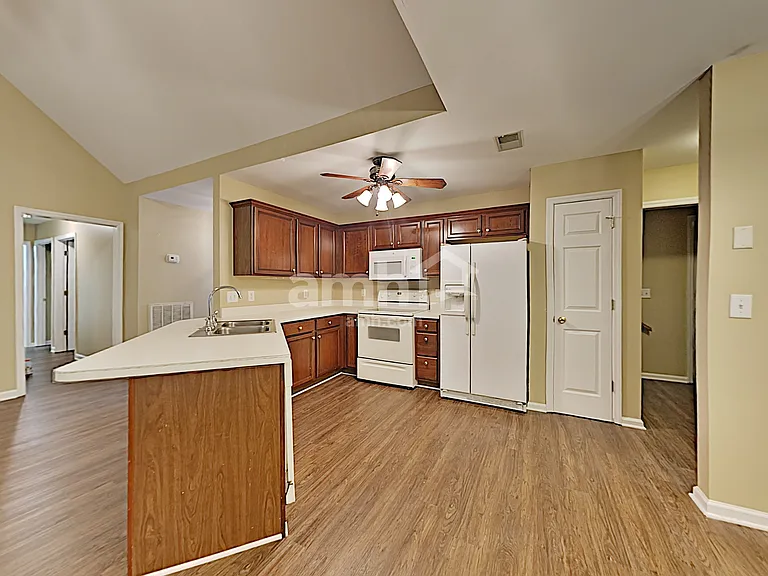 103 Homestead Ln — Photo 3