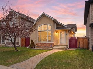 15 S Cranberry Sq SE, Calgary, AB T3M 1J4