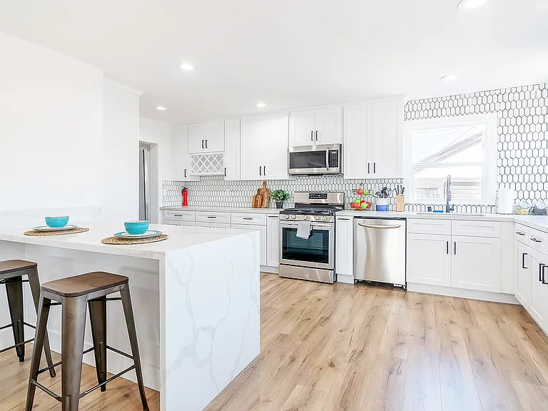 1439 W 95th St — Photo 23