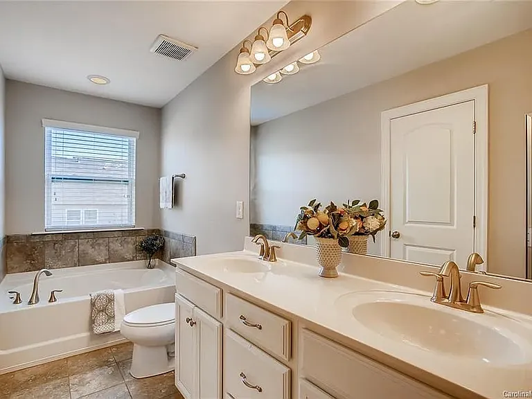 5530 Trieg Dr — Photo 9