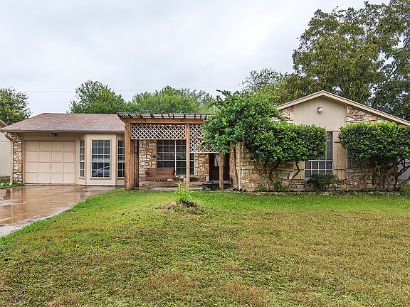 2nd image of 1409 Meadows Dr