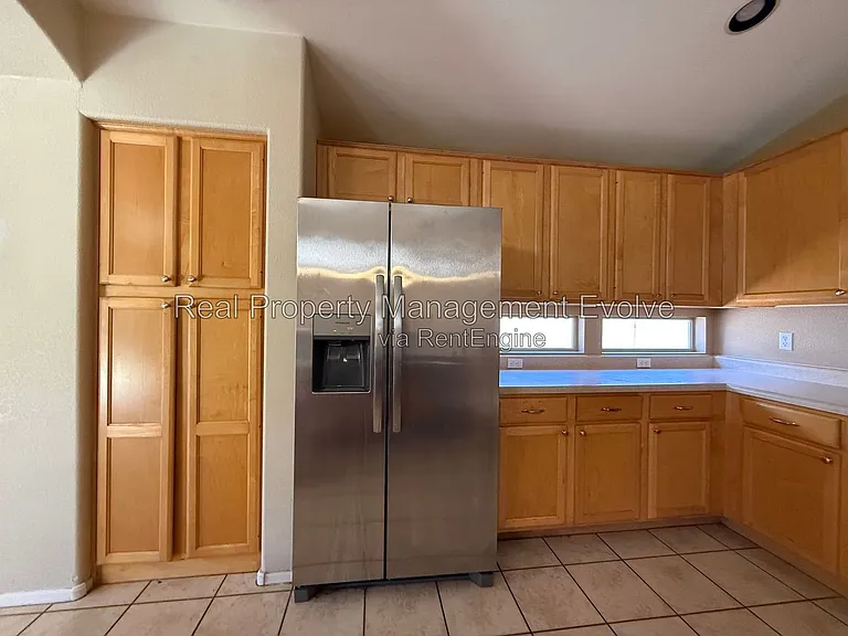 1021 W Park Ave — Photo 9