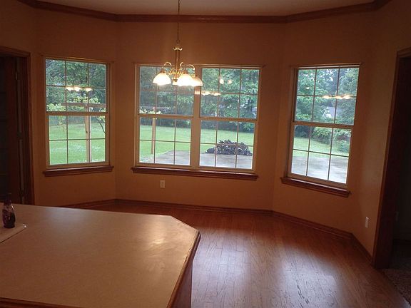 2nd image of 10 Lauren Ln