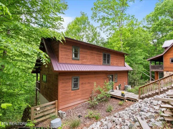 206 Poplar Creek Cir, Caryville, TN 37714