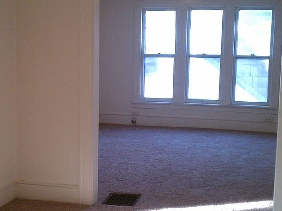 3rd image of 121 E Holbrook Ave