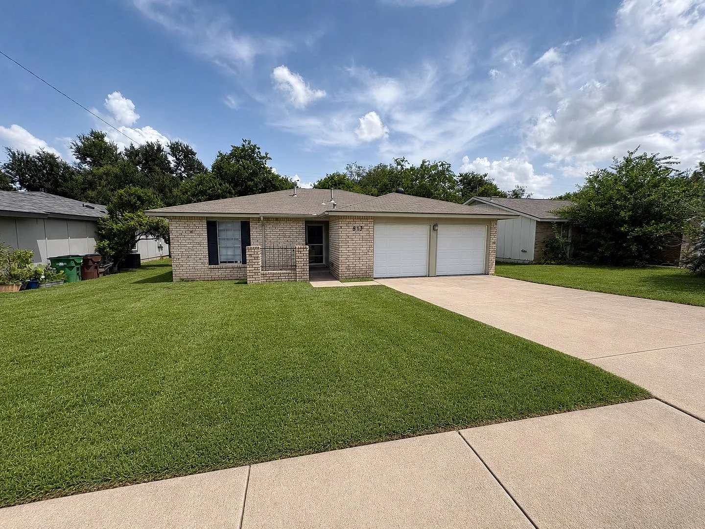 Great Round Rock with Great Floor Plan — Photo 1