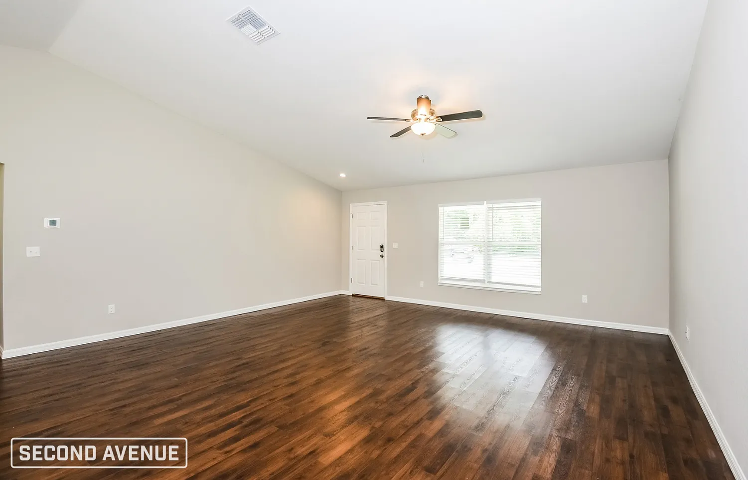 3 bed, 2.0 bath, 1710 sqft, $1,929 — Photo 2